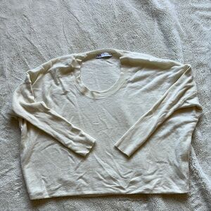 75 Zara Basic Long Sleeve Over Sized Off White Cropped Long Sleeve Top